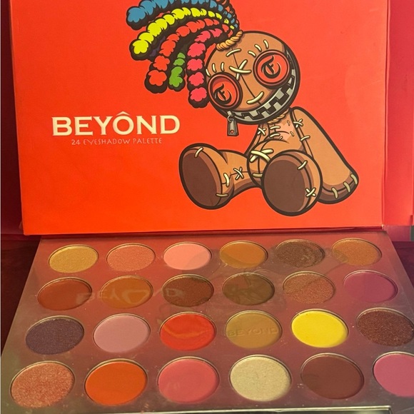 24-Color Eyeshadow Palette - Vibrant Shades - Picture 1 of 1